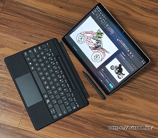 Copilot+PCのコクリエイターでAI画像生成 バイクに乗る猫 Surface Pro 11 Surfaceペン